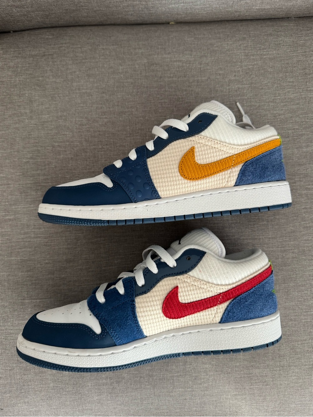 Nike Air Jordan 1 Low SE (GS) Shoes Big Kids SZ 7Y French Blue EUR 40 - Picture 2 of 6